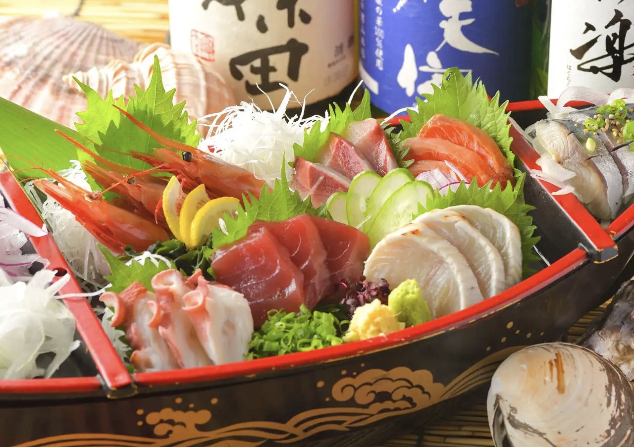 海男名物刺身10点盛、はらこ飯含む全8品120分飲み放題付き5,000円(税込)